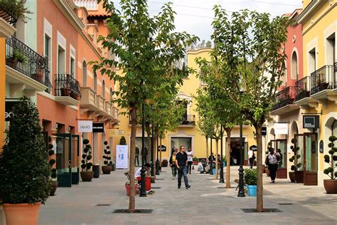 fotos de kids around outlet santa agnès de malanyanes